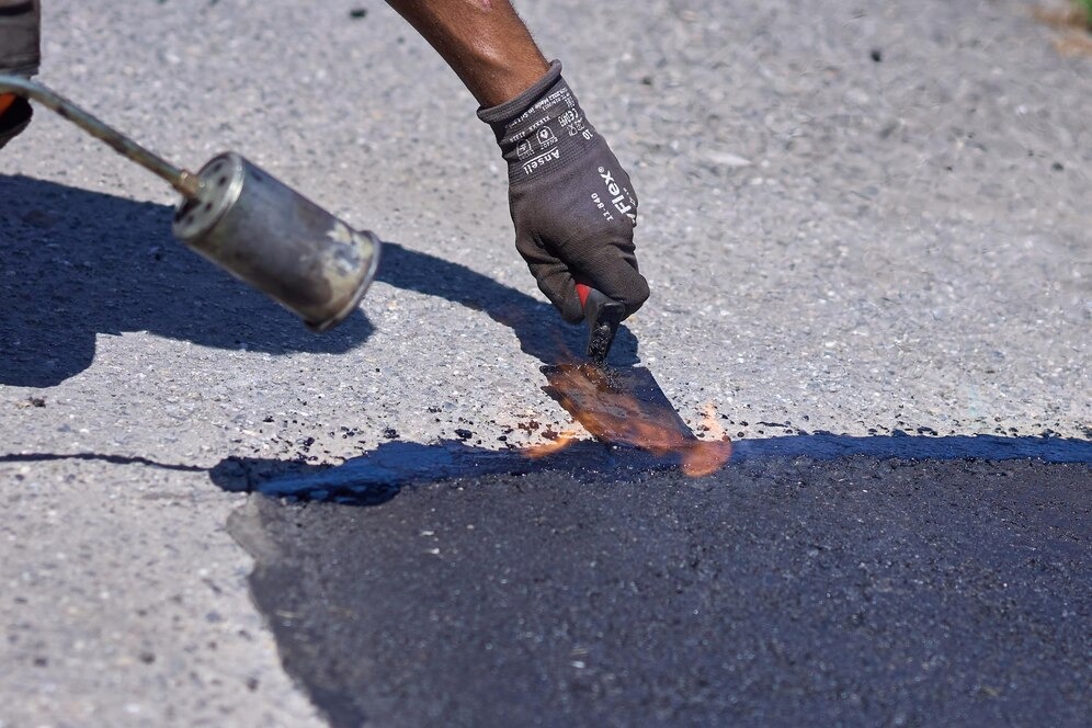 Preparing Your Driveway for a Toronto Winter: Sealcoating Tips